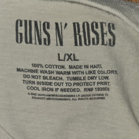Guns N' Roses Rose Graphic Tee - Crop Top- Off-White - Picture 2 of 4